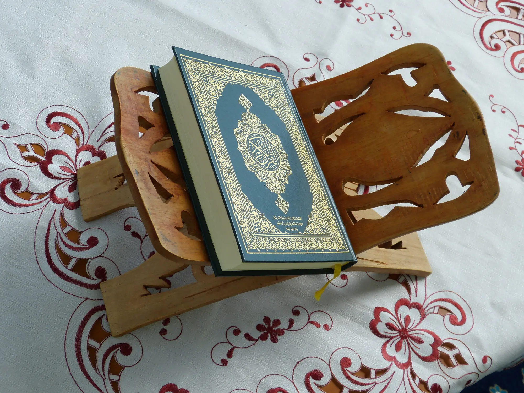 book-food-religion-dessert-pray-art-843444-pxhere.com